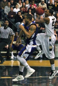 Oakland lands five in double figures in rout of Western Illinois   